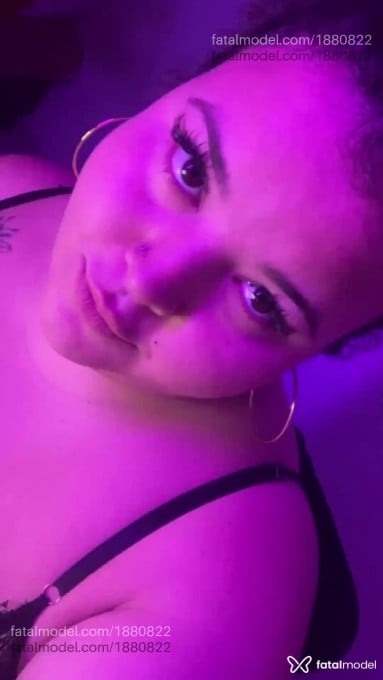 Acompanhante mulher com cabelo colorido de olhos castanhos em Rio de Janeiro - Yvi Valentinny