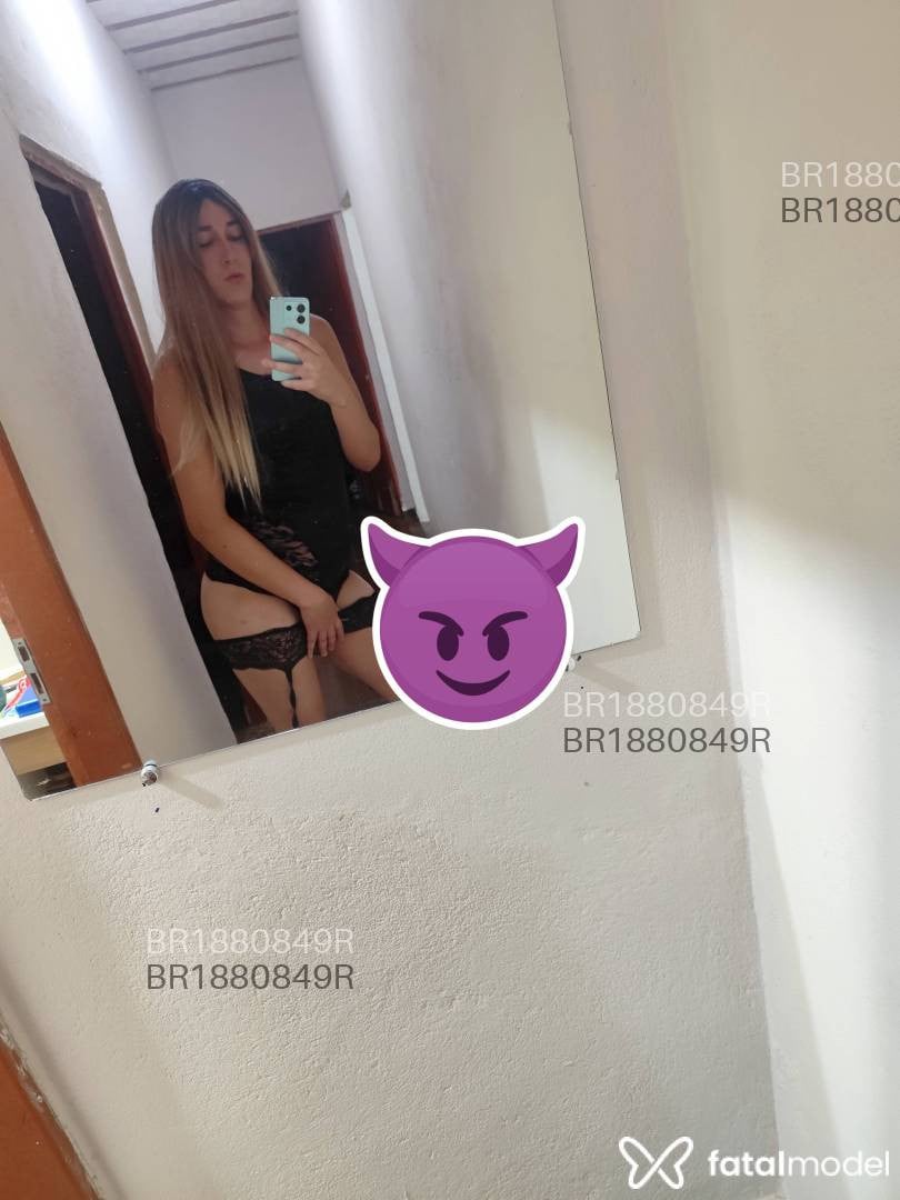 Acompanhante mulher trans loira (o) de olhos verdes em Contagem - Barbietrans