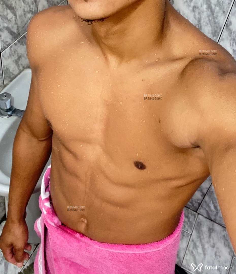 Acompanhante homem com cabelo castanho de olhos castanhos em Virtual - Carlos Roberto
