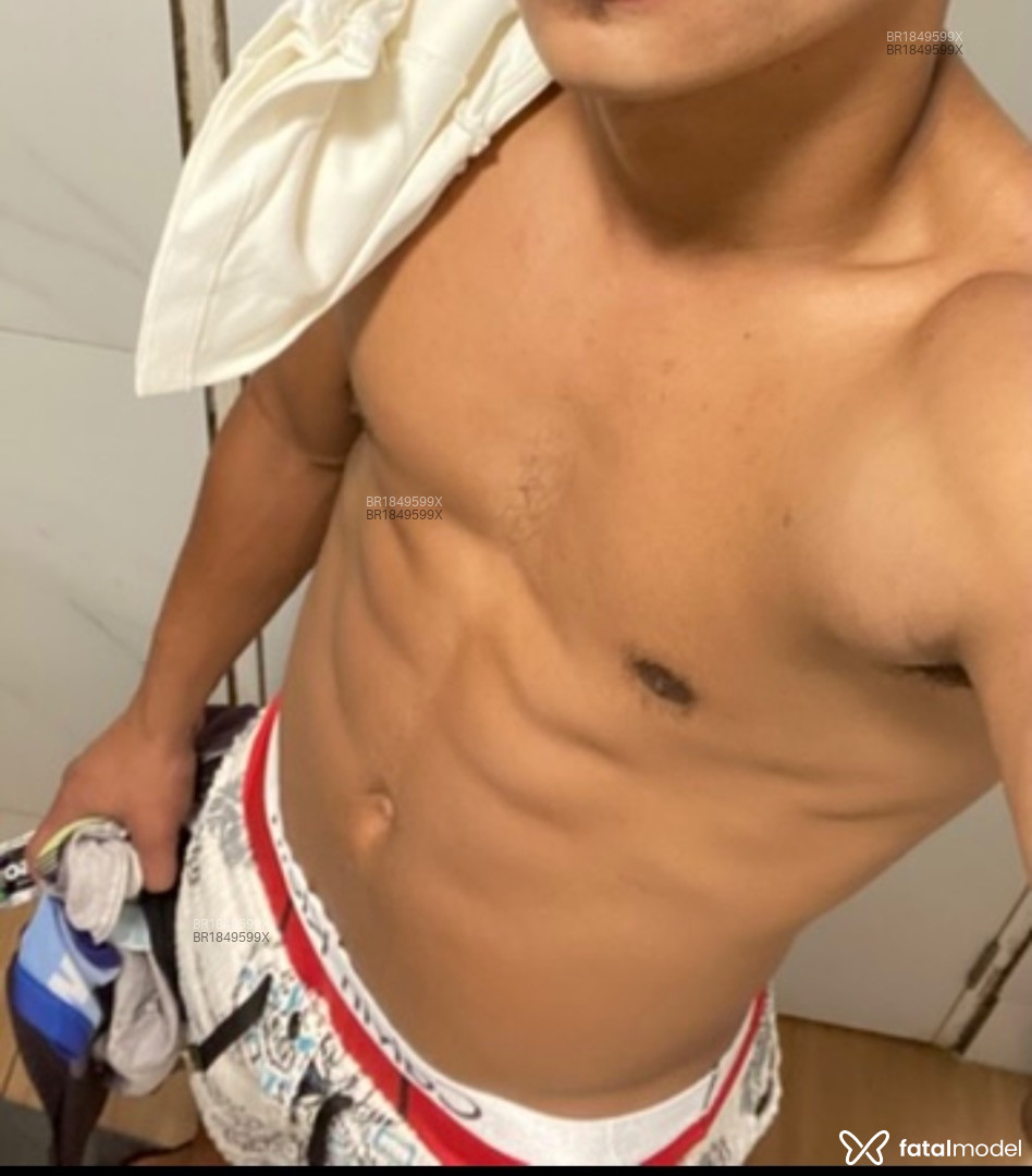 Acompanhante homem com cabelo castanho de olhos castanhos em Virtual - Carlos Roberto