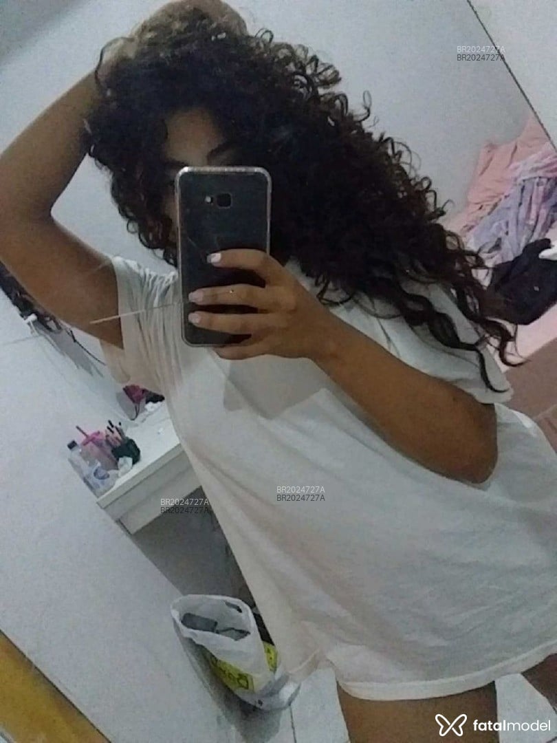 Acompanhante mulher com cabelo castanho de olhos castanhos em Vilhena - Amorzinho