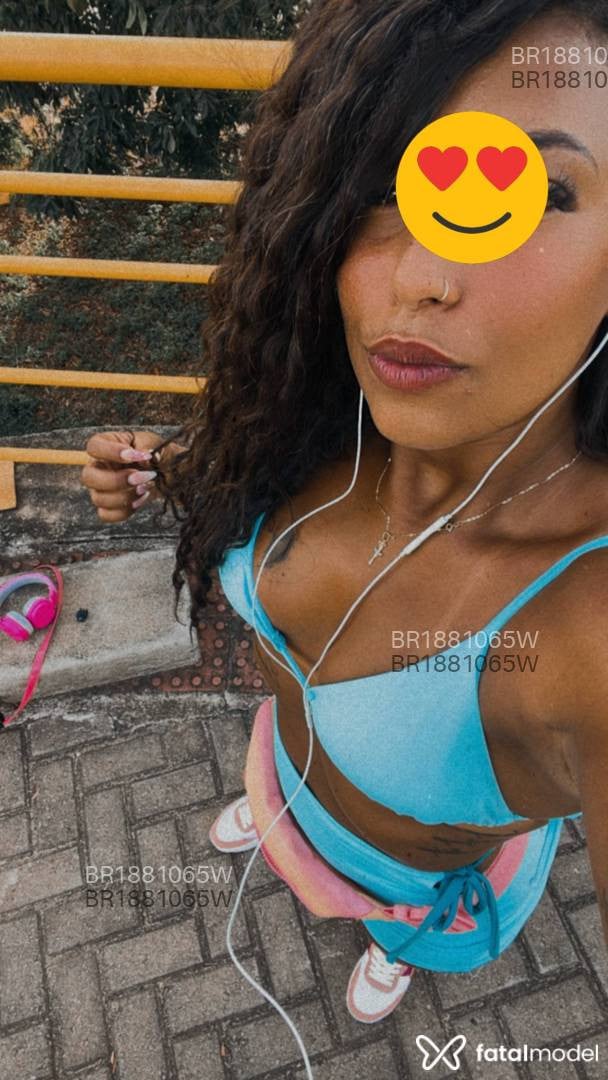 Acompanhante mulher com cabelo castanho de olhos castanhos em Colatina Acompanhante mulher com cabelo castanho de olhos castanhos em Colatina - Jussara