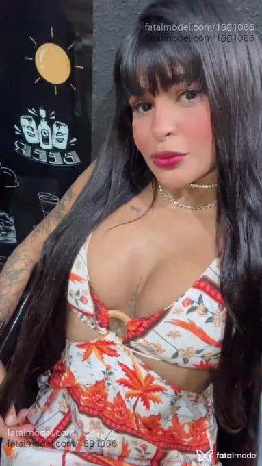 Acompanhante mulher loira (o) de olhos pretos - Gabriella Acompanhante mulher loira (o) de olhos pretos - Gabriella
