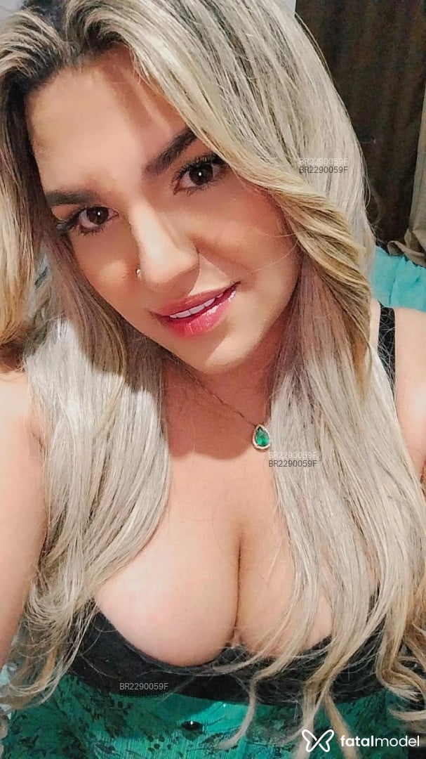 Acompanhante mulher trans loira (o) de olhos castanhos em Gravatá - Laryssa Mello