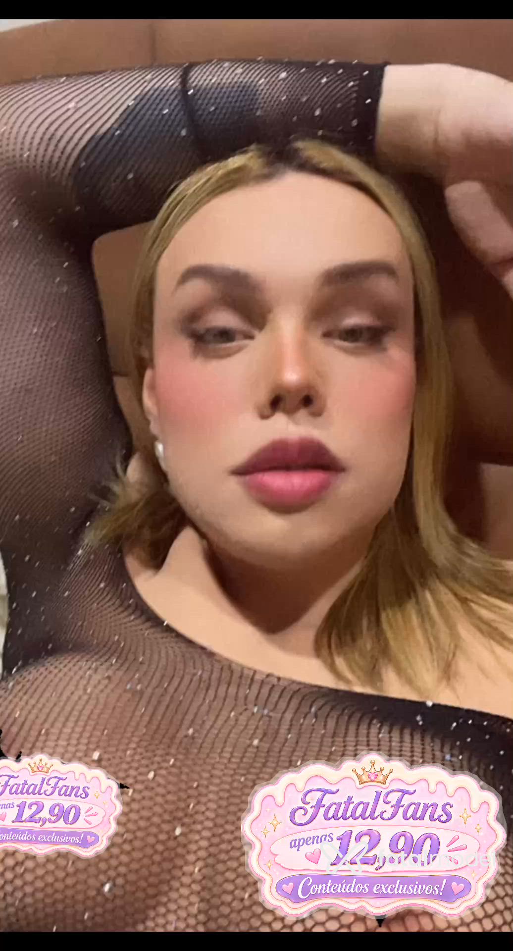 Acompanhante mulher trans loira (o) de olhos castanhos - Lola