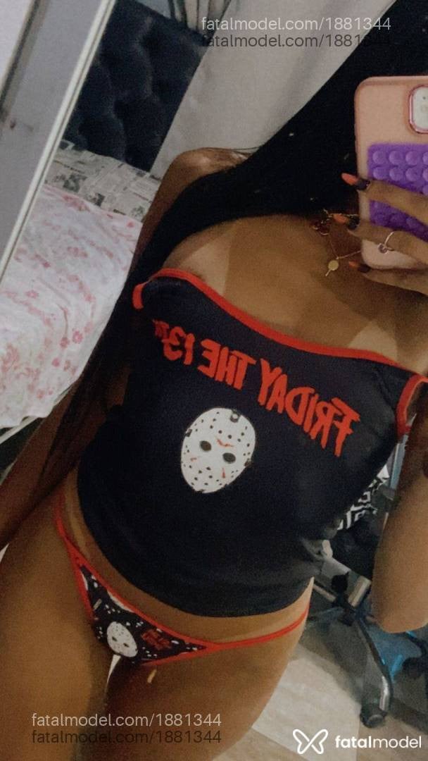 Acompanhante mulher morena (o) de olhos mel - Alizzy