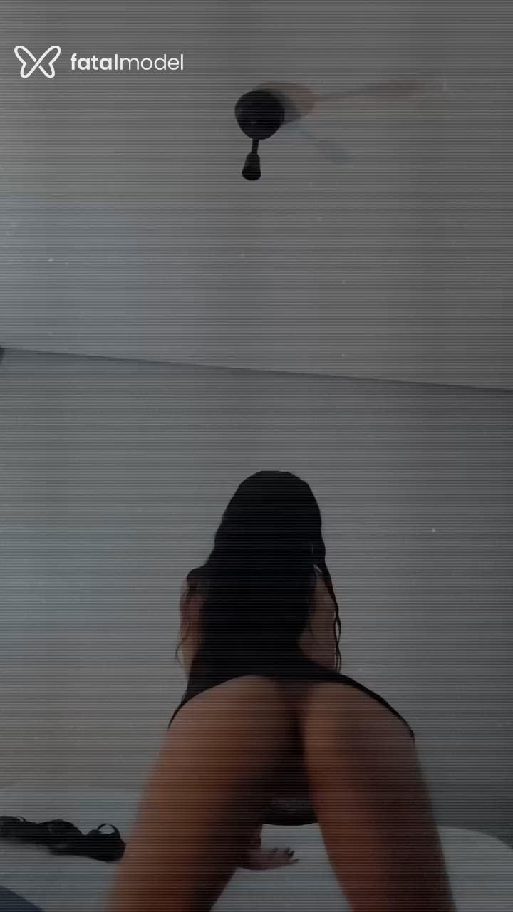 Acompanhante mulher morena (o) de olhos mel - Alizzy