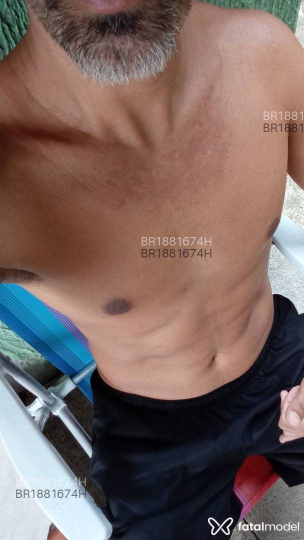 Acompanhante homem com cabelo grisalho de olhos castanhos em Florianópolis - Luizinho