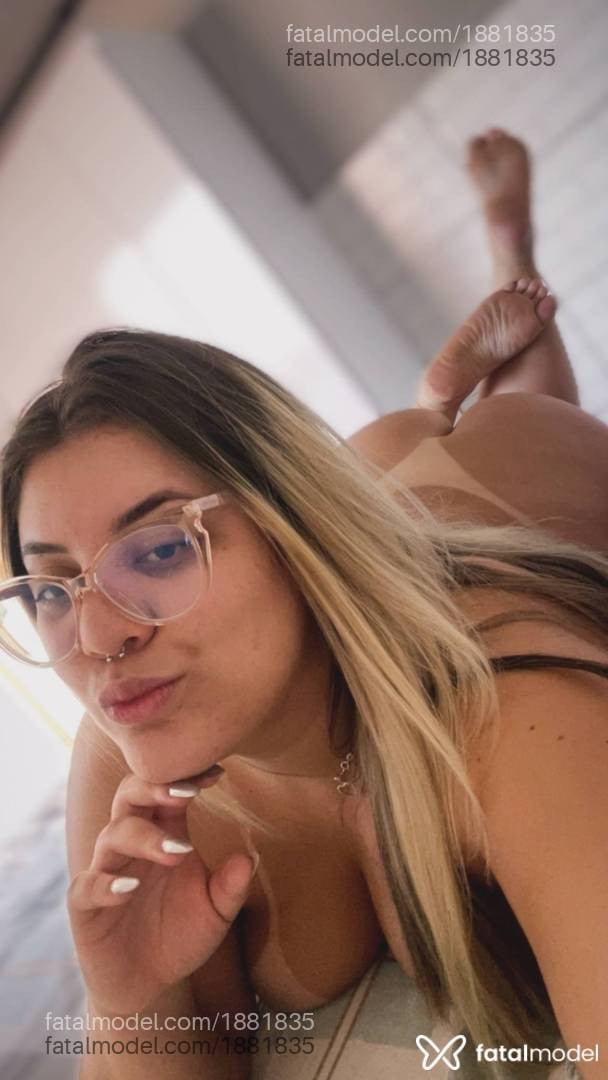 Acompanhante mulher loira (o) de olhos mel - Bárbara Evans
