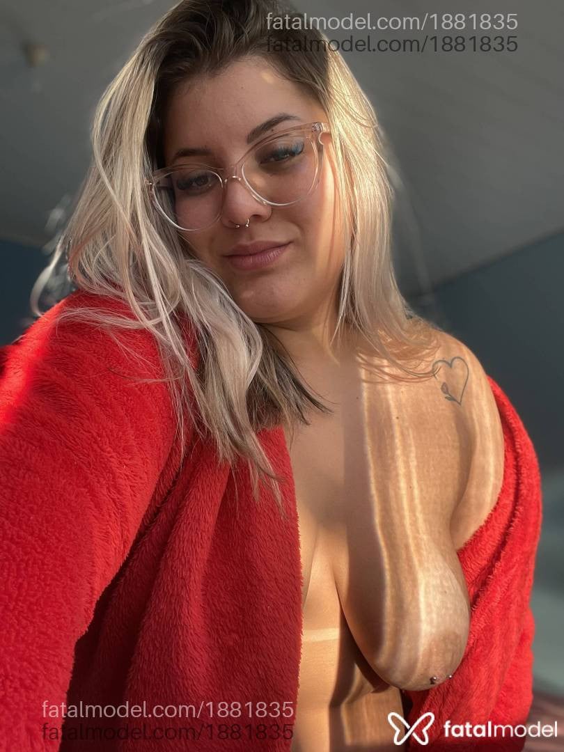 Acompanhante mulher loira (o) de olhos mel - Bárbara Evans