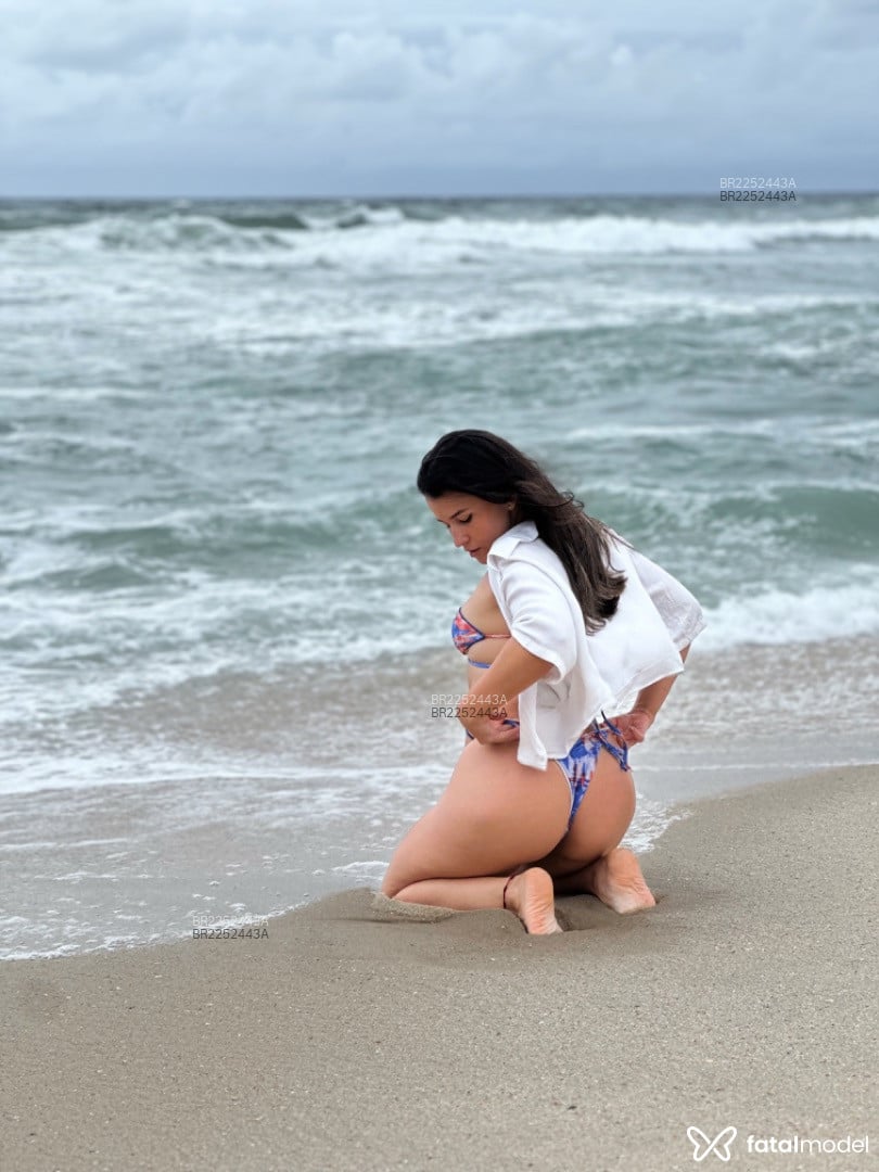 Acompanhante mulher loira (o) de olhos castanhos - Giulia Villar