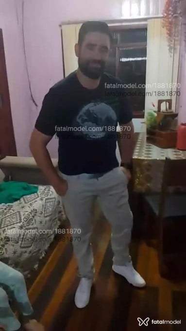 Acompanhante homem com cabelo castanho de olhos verdes em Cascavel - Roberto