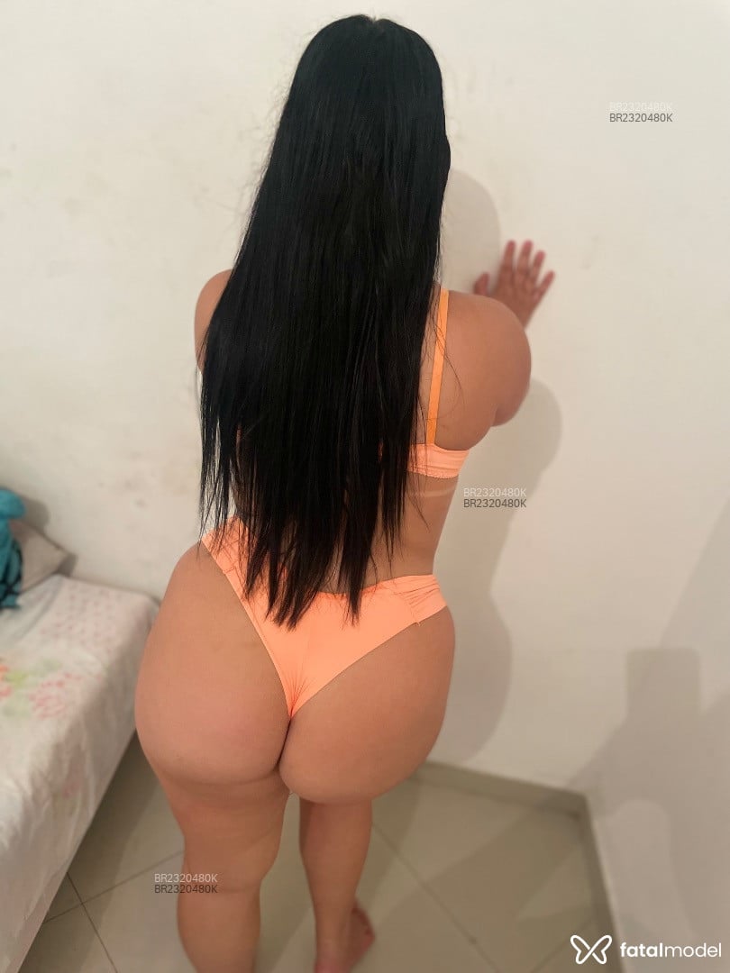 Acompanhante mulher morena (o) de olhos pretos em Nova Iguaçu Acompanhante mulher morena (o) de olhos pretos em Nova Iguaçu - Carla Ferrari