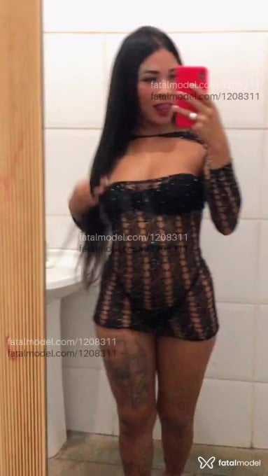 Acompanhante mulher morena (o) de olhos pretos - Jheny Acompanhante mulher morena (o) de olhos pretos - Jheny