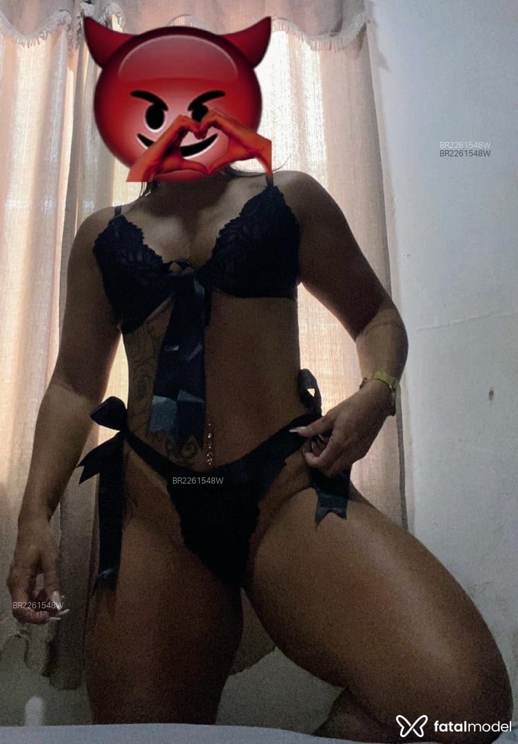 Acompanhante mulher com cabelo castanho de olhos castanhos - Bruna