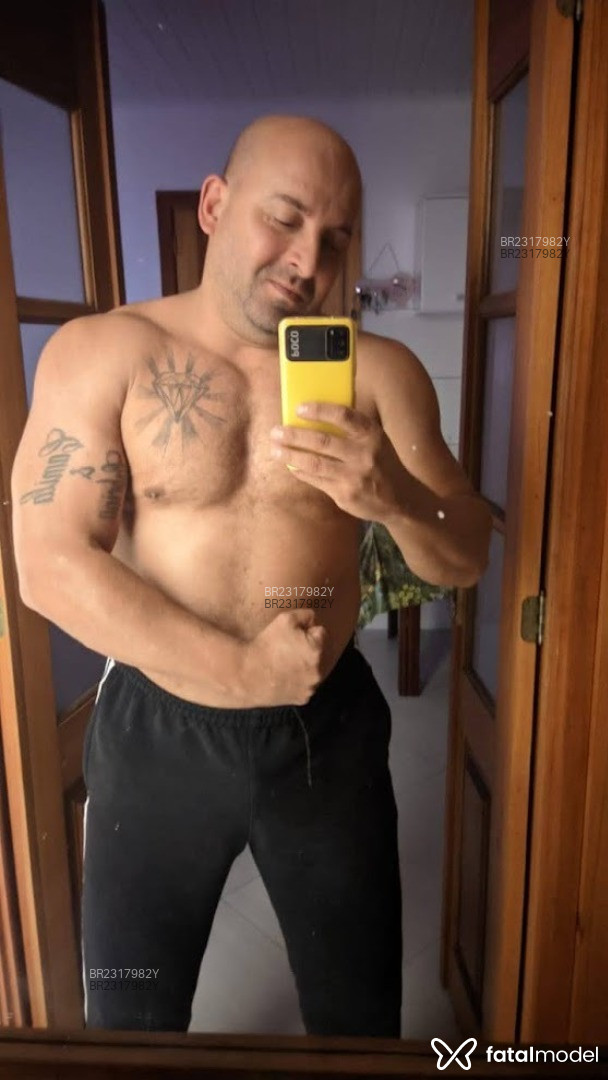 Acompanhante homem sem cabelo de olhos castanhos em Virtual - Serrano