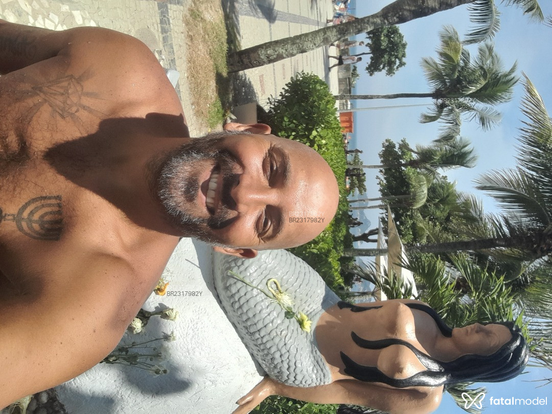 Acompanhante homem sem cabelo de olhos castanhos em Virtual - Serrano