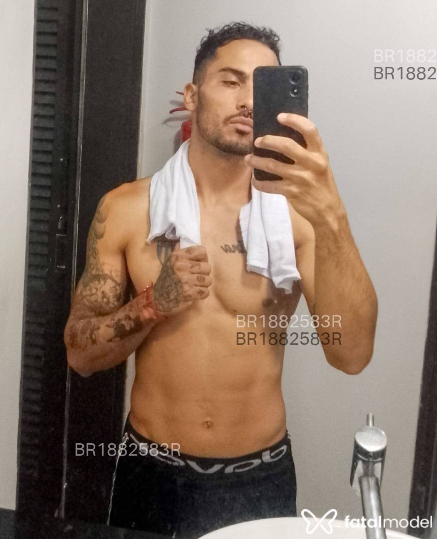 Acompanhante homem morena (o) de olhos castanhos em Florianópolis - Matias
