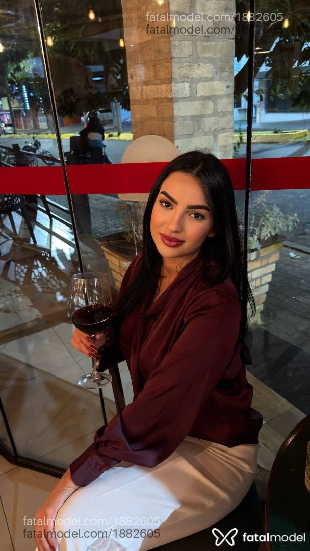 Acompanhante mulher com cabelo castanho de olhos pretos - Nataly
