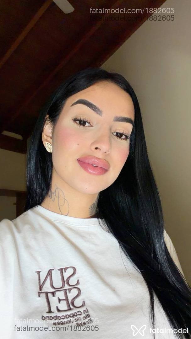 Acompanhante mulher com cabelo castanho de olhos pretos em Lins - Nataly