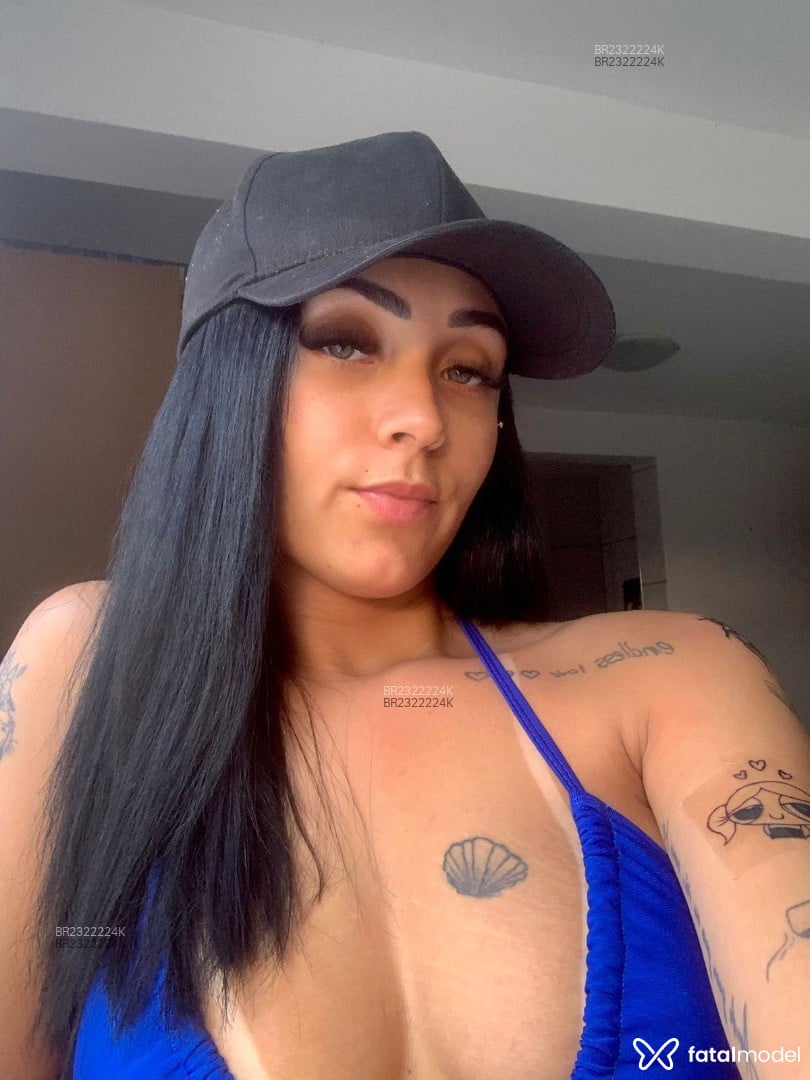 Acompanhante mulher morena (o) de olhos verdes - Mavie