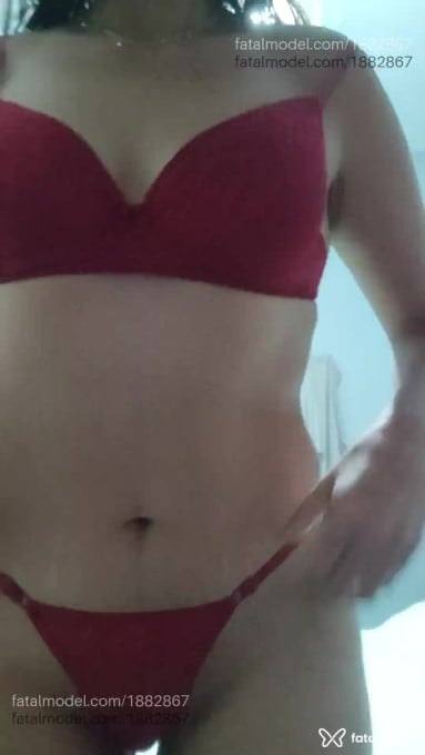Acompanhante mulher morena (o) de olhos pretos em Caraguatatuba Acompanhante mulher morena (o) de olhos pretos em Caraguatatuba - Leticia
