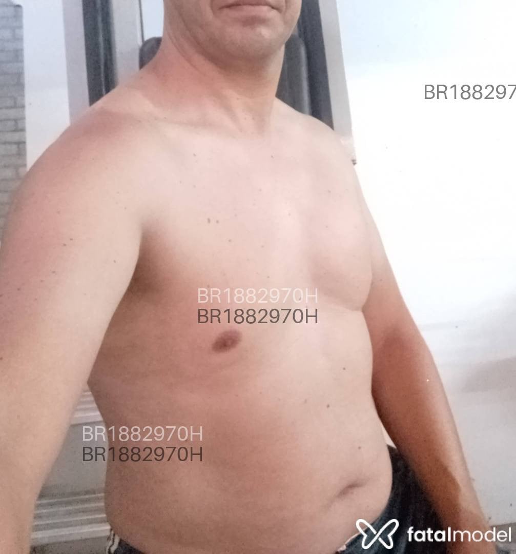 Acompanhante homem com cabelo castanho de olhos castanhos em Tramandaí Acompanhante homem com cabelo castanho de olhos castanhos em Tramandaí - Ricardo