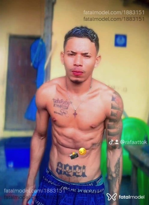 Acompanhante homem com cabelo castanho de olhos castanhos em Belém - RAEL Tesu