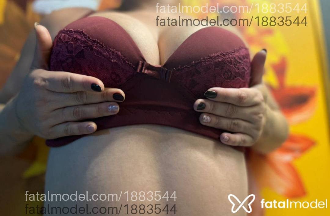 Acompanhante mulher loira (o) de olhos castanhos - Paola Silva