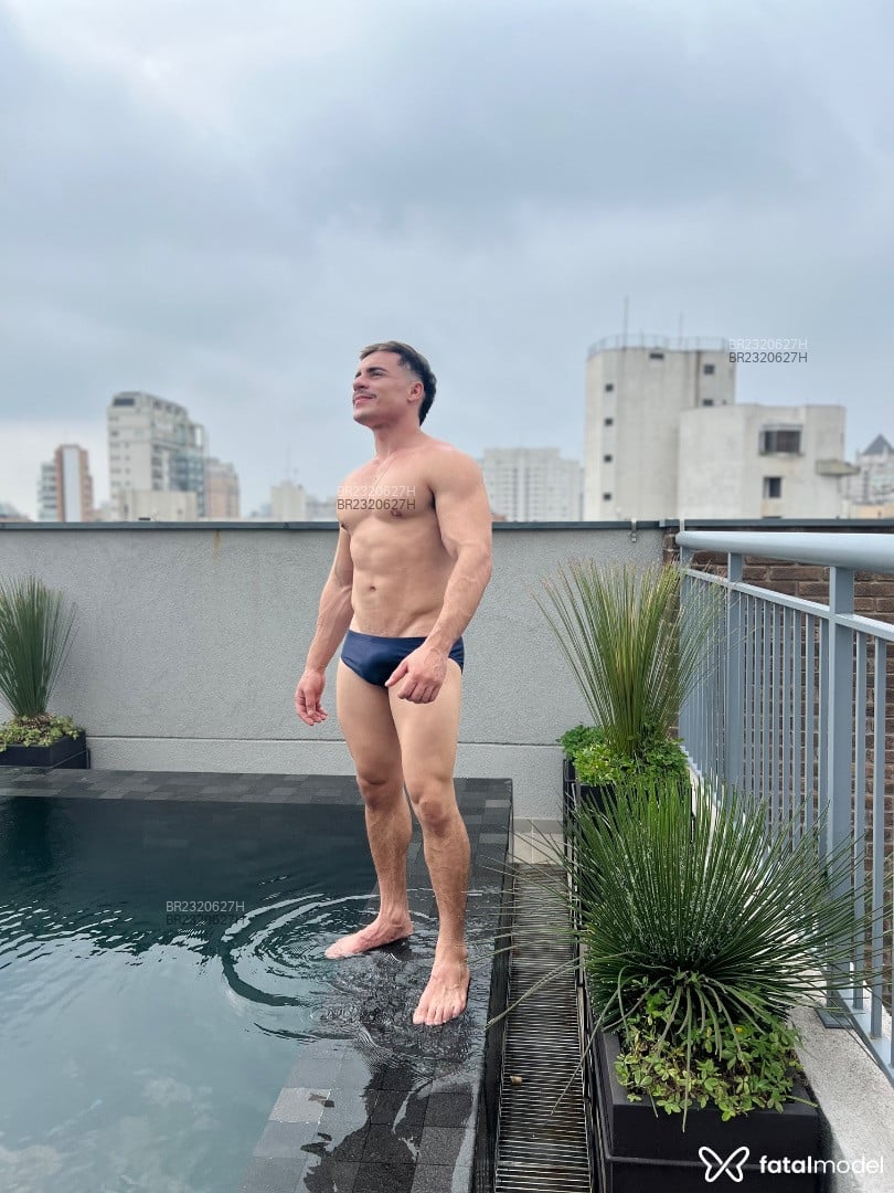 Acompanhante homem com cabelo castanho de olhos castanhos - Davi Parker Acompanhante homem com cabelo castanho de olhos castanhos - Davi Parker