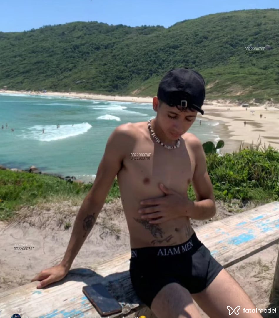 Acompanhante homem morena (o) de olhos castanhos em Florianópolis - Matías