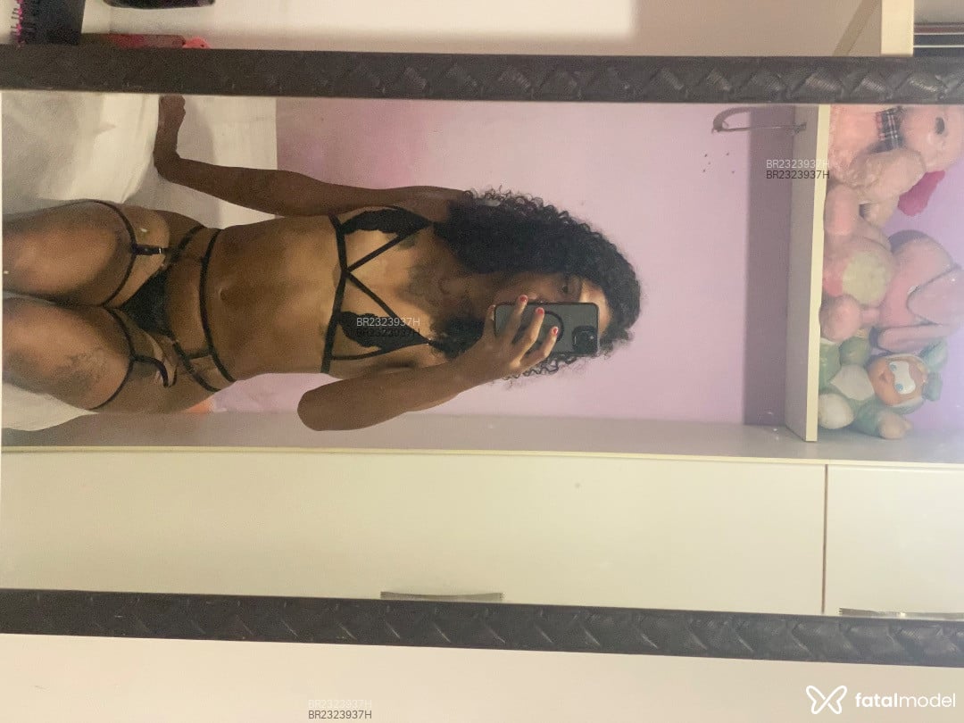 Acompanhante mulher trans morena (o) de olhos castanhos - Vanessa Wolmer Acompanhante mulher trans morena (o) de olhos castanhos - Vanessa Wolmer