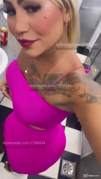 Acompanhante mulher trans loira (o) de olhos castanhos em João Monlevade - Mirella