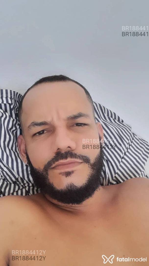 Acompanhante homem com cabelo castanho de olhos castanhos - Thiago Acompanhante homem com cabelo castanho de olhos castanhos - Thiago