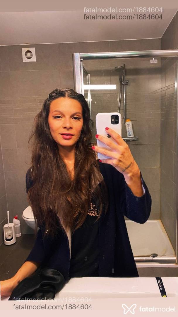 Acompanhante mulher com cabelo castanho de olhos castanhos - Nanda