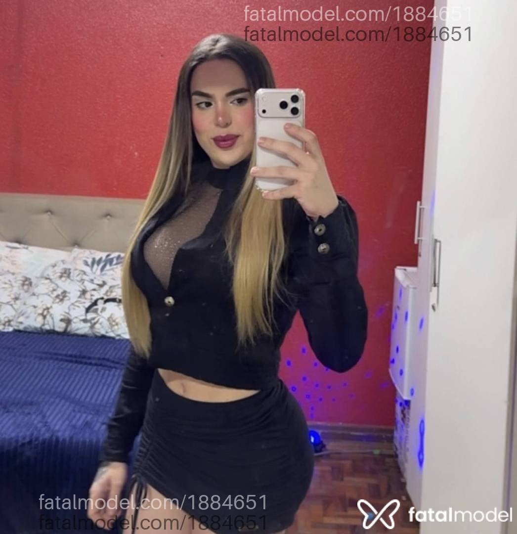 Acompanhante mulher trans loira (o) de olhos castanhos - Larissa Mattarazzo