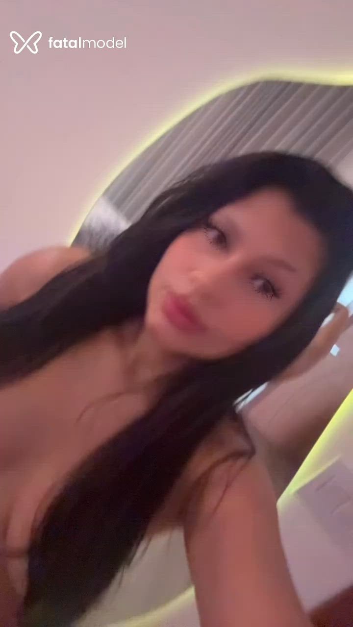 Acompanhante mulher morena (o) de olhos pretos - Yasmim Santiny