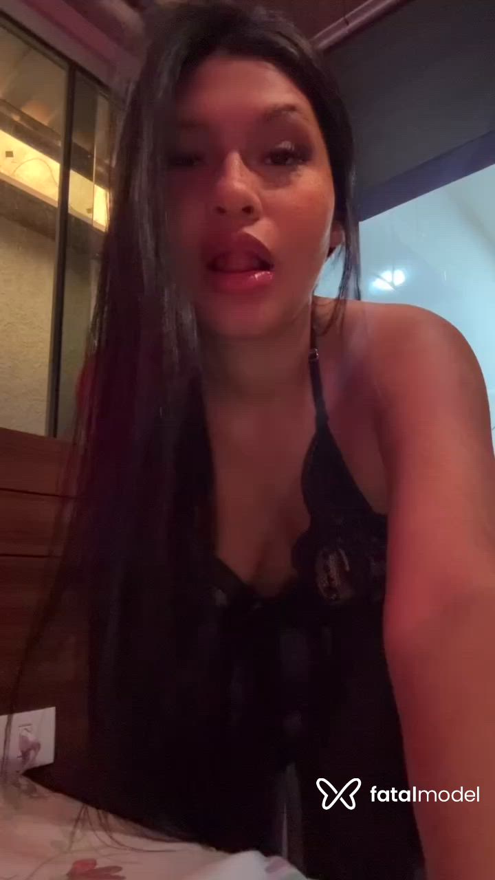 Acompanhante mulher morena (o) de olhos pretos - Yasmim Santiny