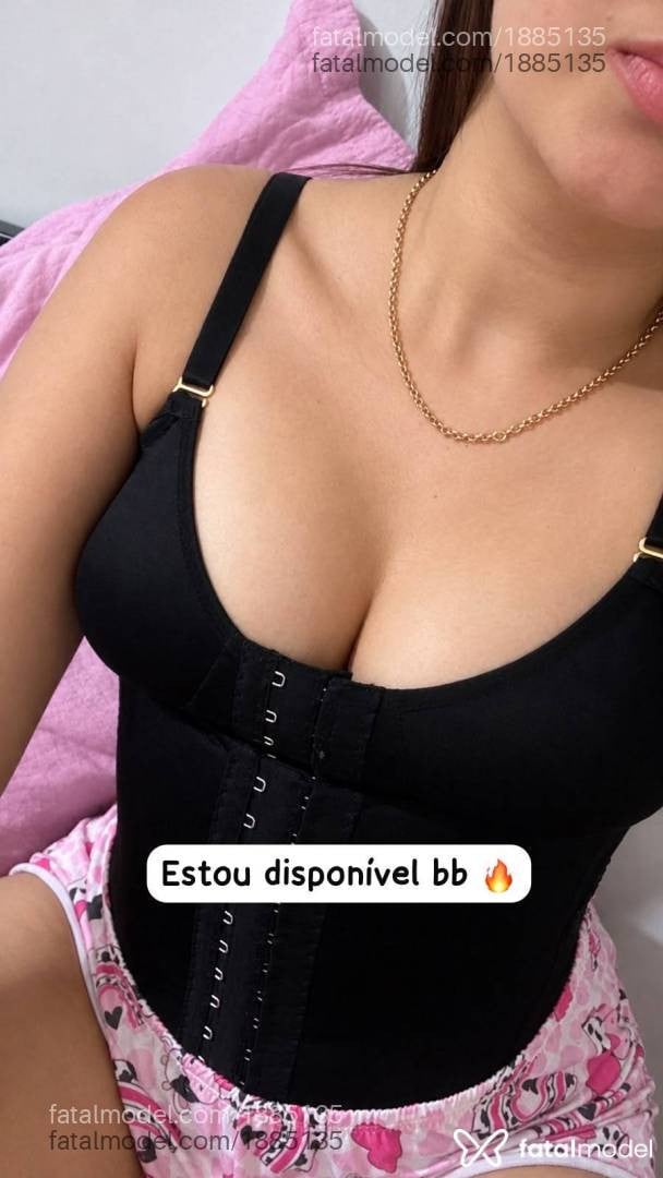 Acompanhante mulher com cabelo castanho de olhos verdes - Fernanda