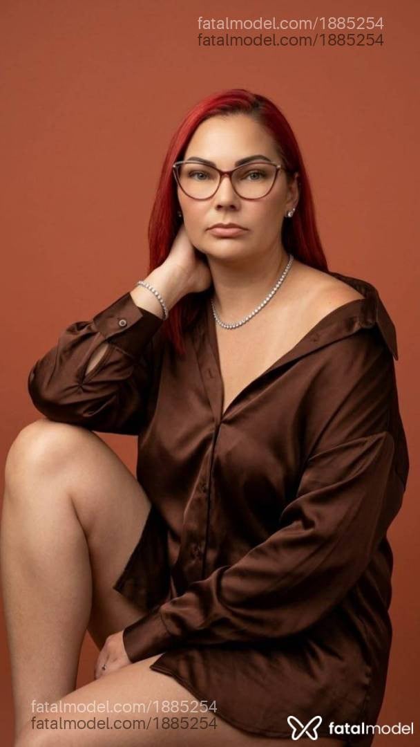Acompanhante mulher ruiva (o) de olhos castanhos - Agatha Capelly