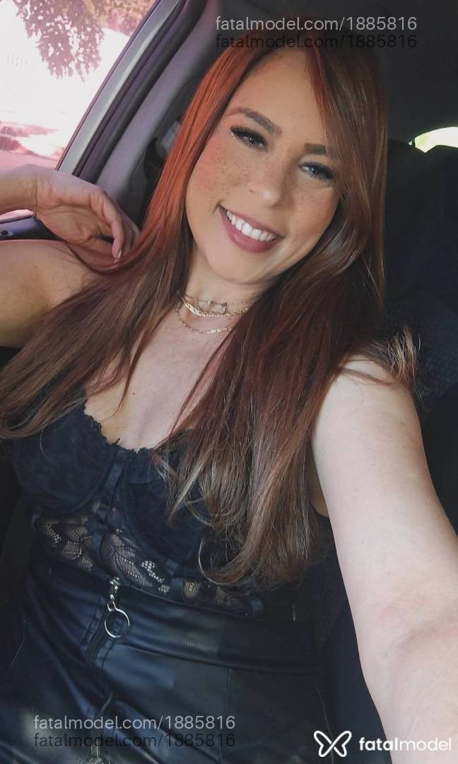 Acompanhante mulher ruiva (o) de olhos cinza - Nina Santos