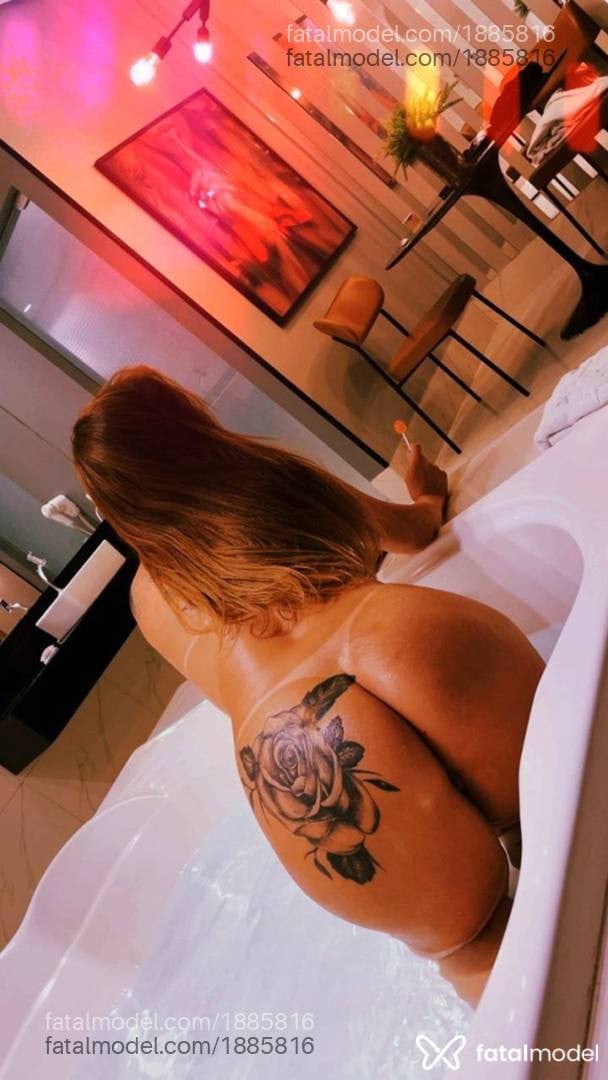 Acompanhante mulher ruiva (o) de olhos cinza - Nina Santos