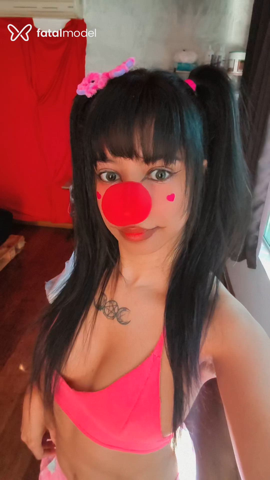Acompanhante mulher com cabelo castanho de olhos verdes - Layla Walker Acompanhante mulher com cabelo castanho de olhos verdes - Layla Walker