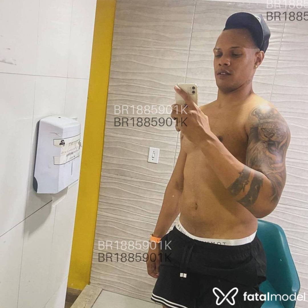 Acompanhante homem morena (o) de olhos pretos em Rio de Janeiro Acompanhante homem morena (o) de olhos pretos em Rio de Janeiro - Henrique