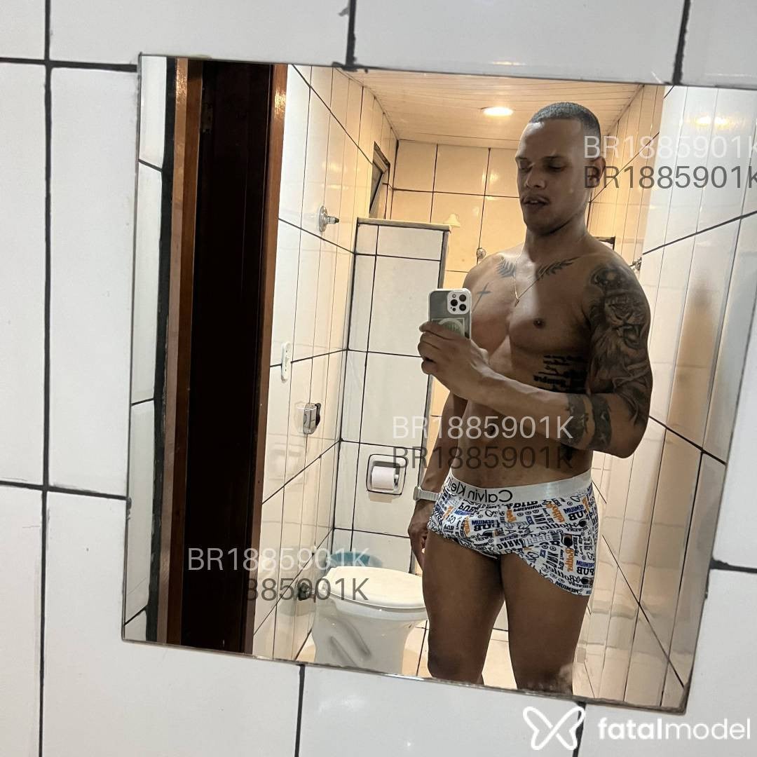 Acompanhante homem morena (o) de olhos pretos em Rio de Janeiro Acompanhante homem morena (o) de olhos pretos em Rio de Janeiro - Henrique