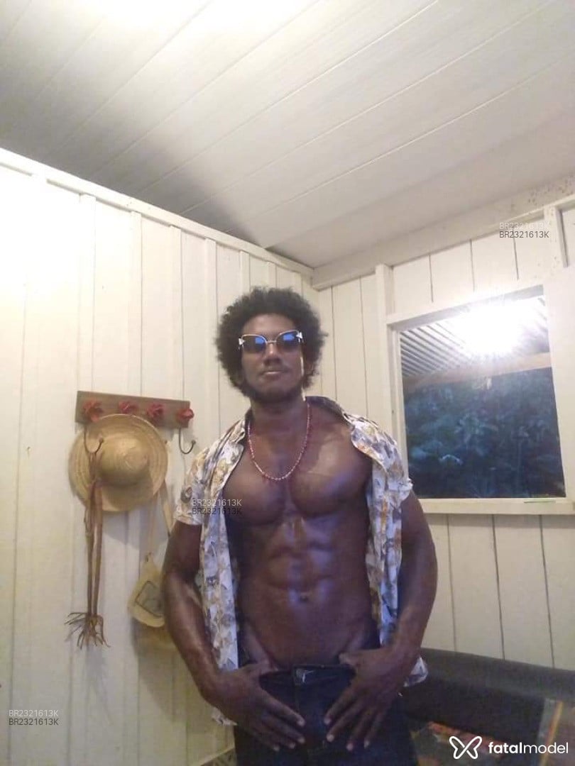 Acompanhante homem morena (o) de olhos pretos - Cawerol Acompanhante homem morena (o) de olhos pretos - Cawerol