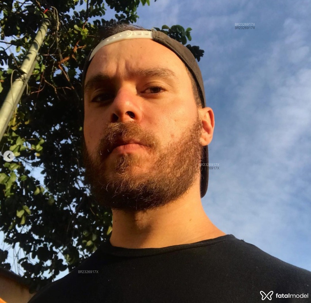 Acompanhante homem com cabelo castanho de olhos castanhos em Florianópolis - Yagow