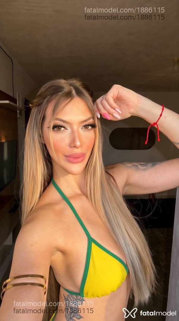Acompanhante mulher loira (o) de olhos castanhos - Mel