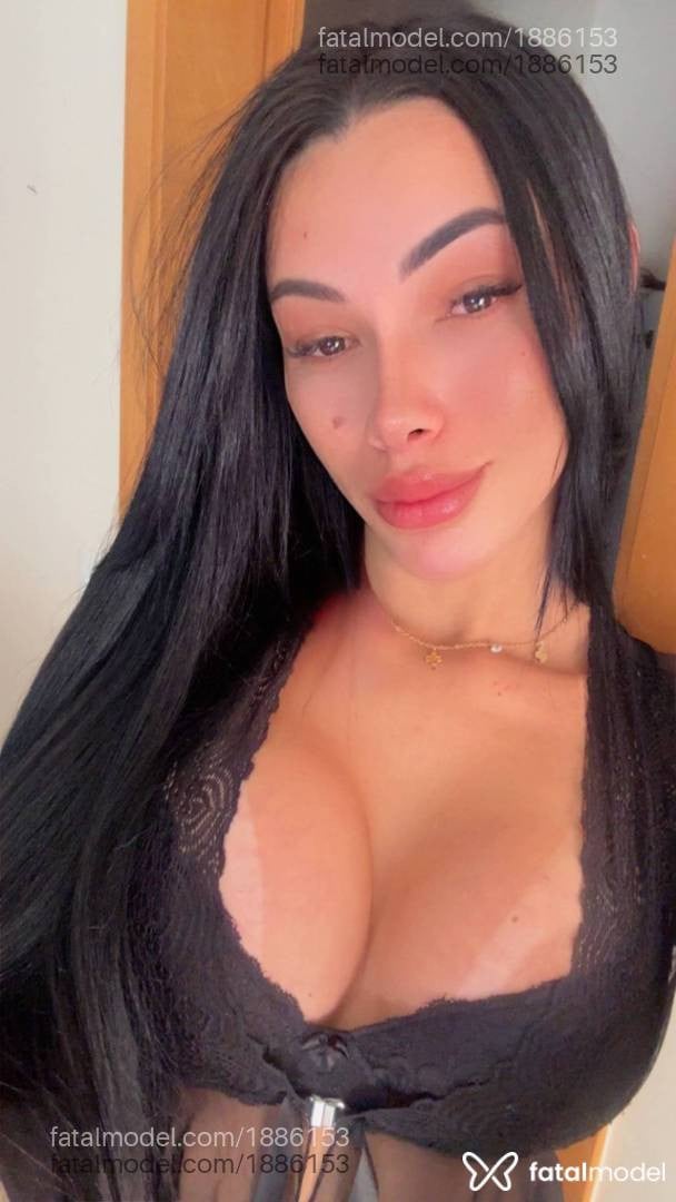Acompanhante mulher trans morena (o) de olhos castanhos - Fernanda Macena
