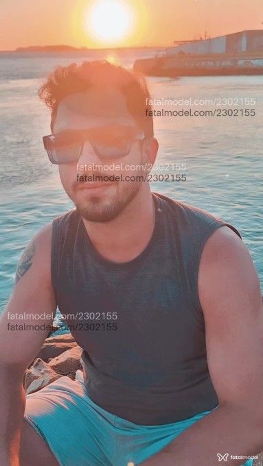 Acompanhante homem com cabelo castanho de olhos castanhos - Guto Acompanhante homem com cabelo castanho de olhos castanhos - Guto
